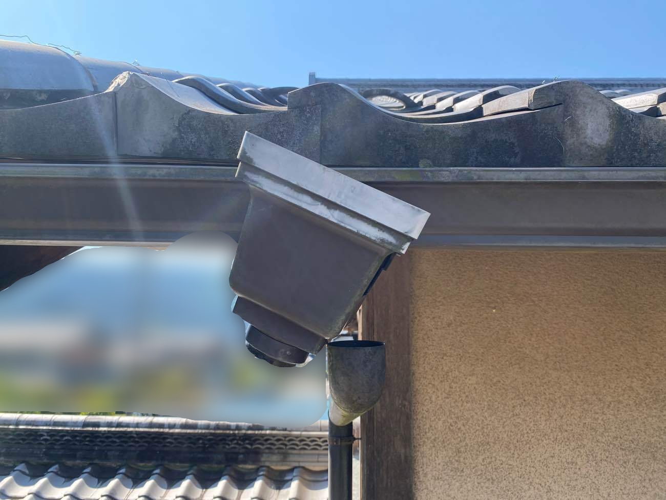 【本巣市】雪による雨樋の破損と瓦補修工事 | 屋根修理工事