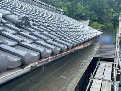 岐阜市T様邸の雨樋修理・経年劣化により破損した軒樋の施工前写真