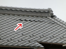 台風被害を受けた屋根
